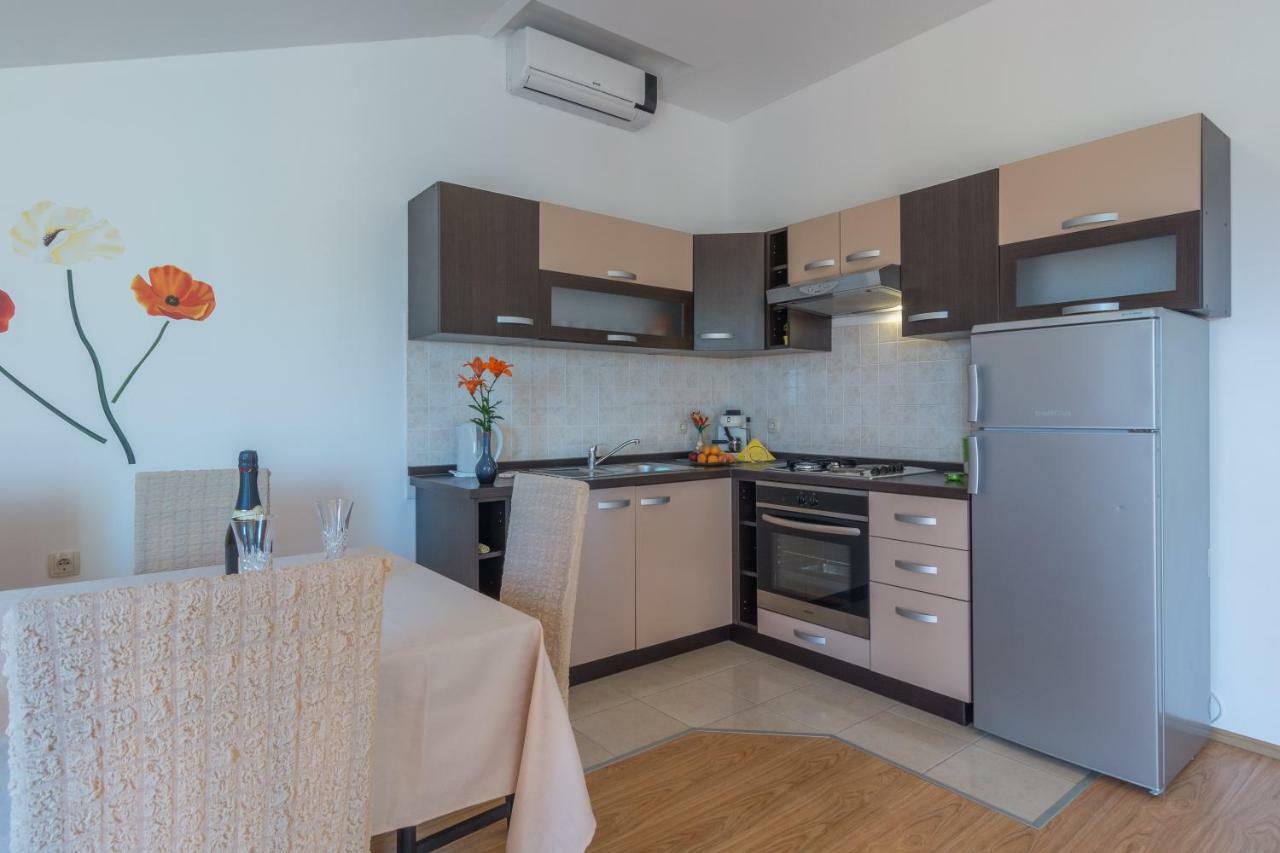 Apartments Lotus Sukošan Exterior foto
